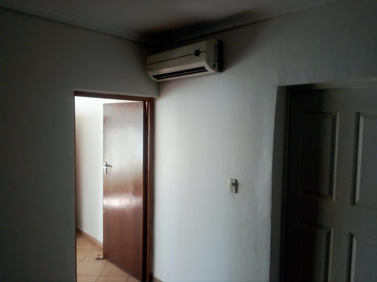 609839_WhatsApp